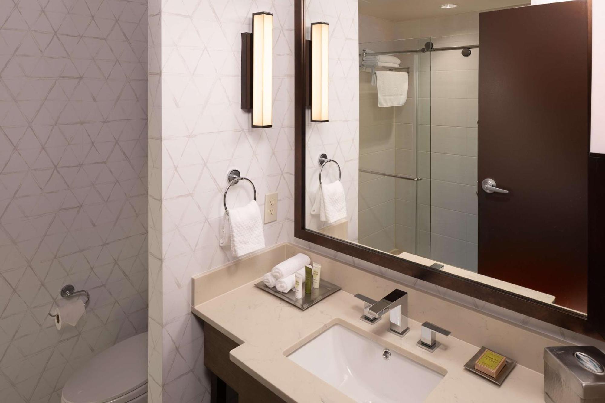 Hilton Asheville Biltmore Park Bagian luar foto